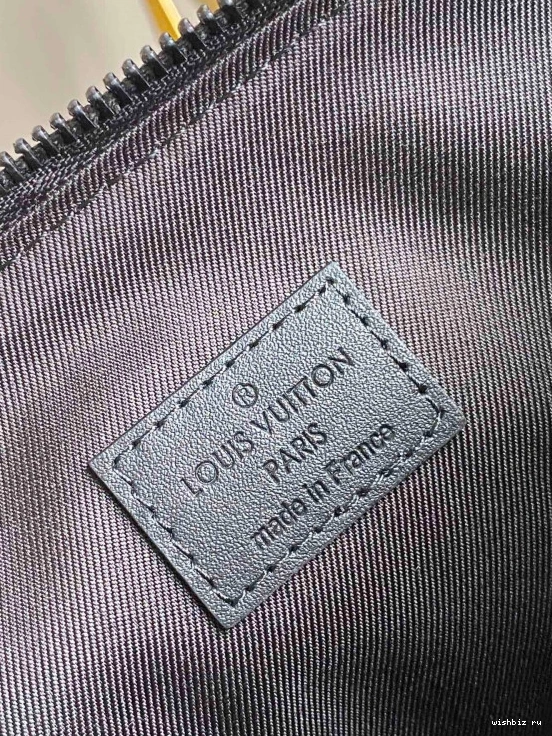 WIS LOUIS POUCH IPAD VUITTON 0124